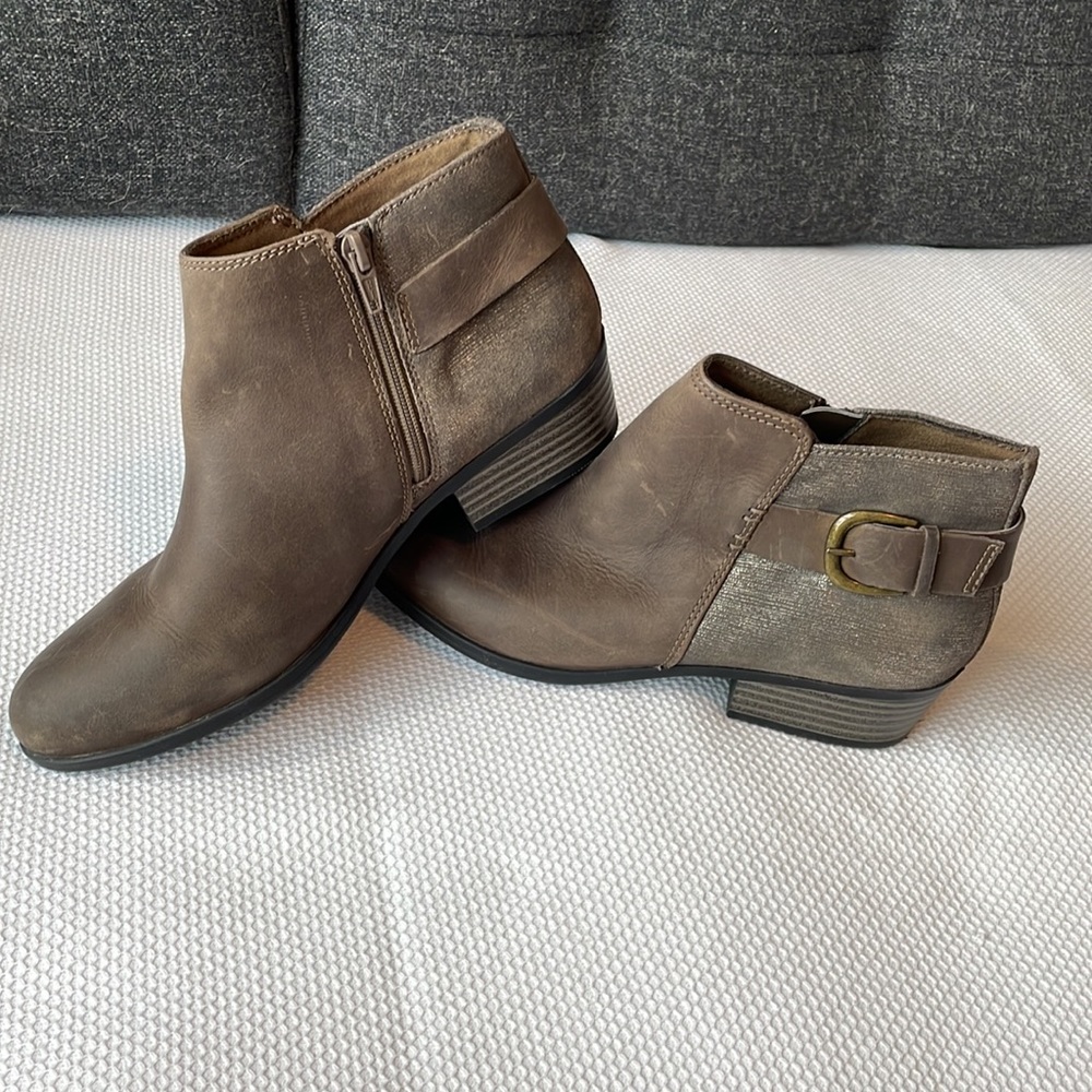NWOT Clarks olive bootie.